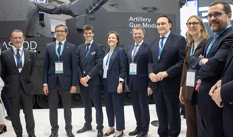 Los consejeros de Industria y Universidad han visitado los stand de las empresas participantes en FEINDEF.